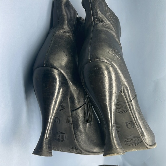 JOHN FLUEVOG ATTENTIONS: JOLIE ZIP BOOTIE, Size 8, Preowned, Hard to Find - Picture 17 of 17